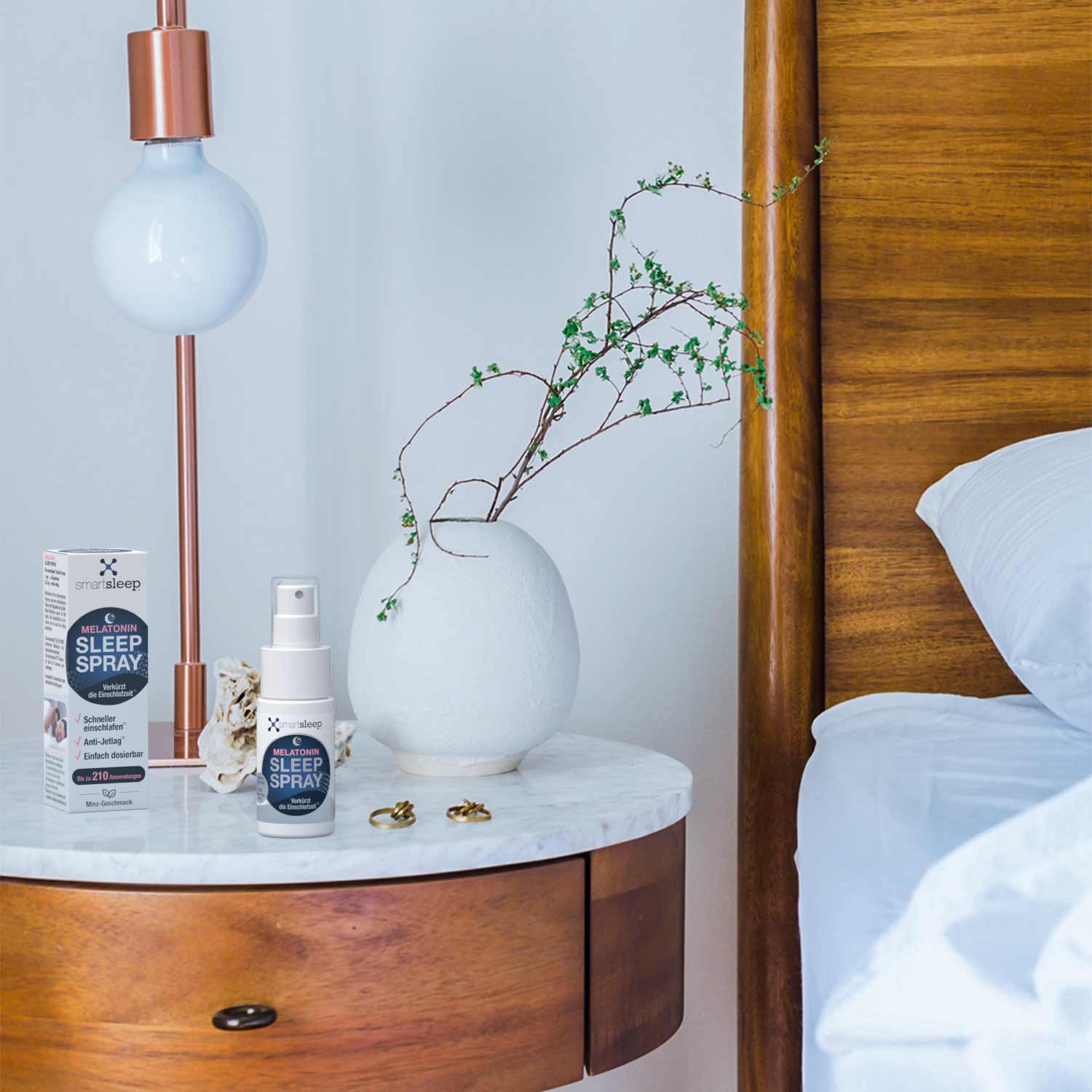 smartsleep® SLEEP SPRAY, Mundspray um natürlich schneller einzuschlafen. Mit dem Schlafhormon Melatonin, Passionsblumenextrakt und frischem Minzaroma. Einfach dosierbar und praktisch für zuhause und unterwegs.